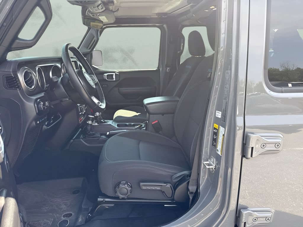 Used 2023 Jeep Wrangler Unlimited Rubicon 4xe w/ Cold Weather Group AWD/4WD image 9