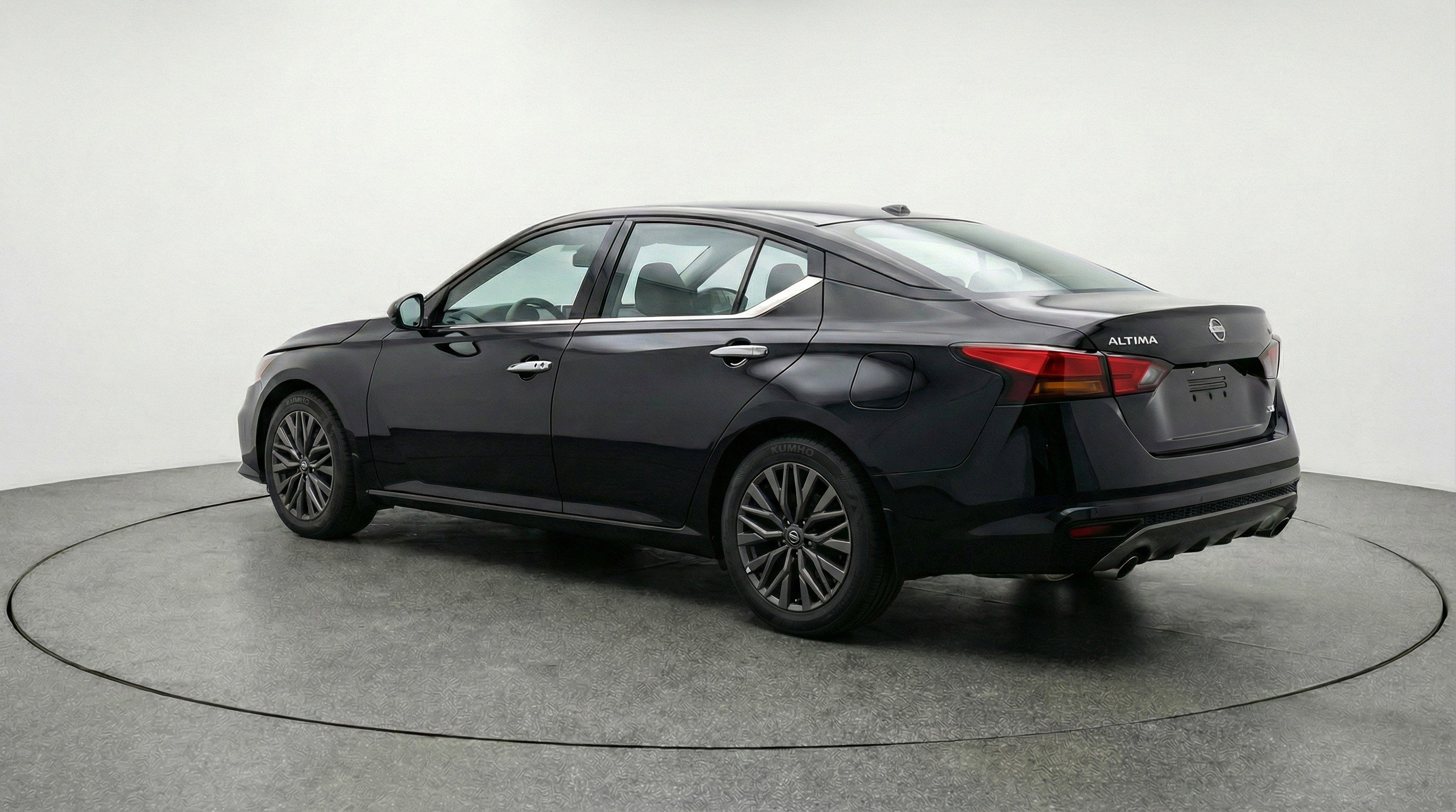 Used 2025 Nissan Altima 2.5 SV image 6