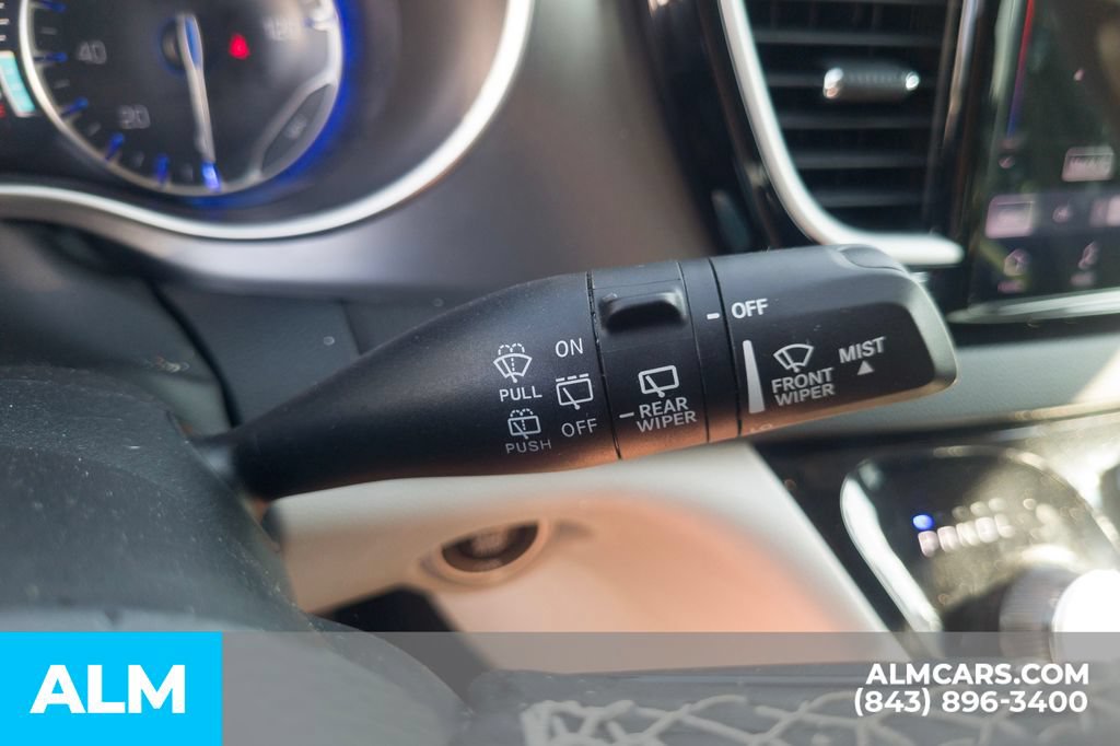 Used 2024 Chrysler Pacifica Touring-L FWD image 14