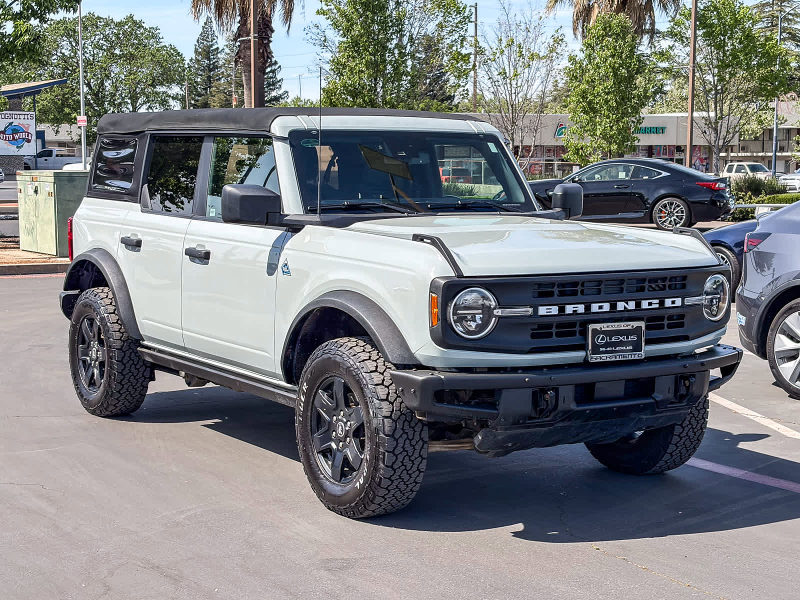 Used 2021 Ford Bronco Black Diamond image 5