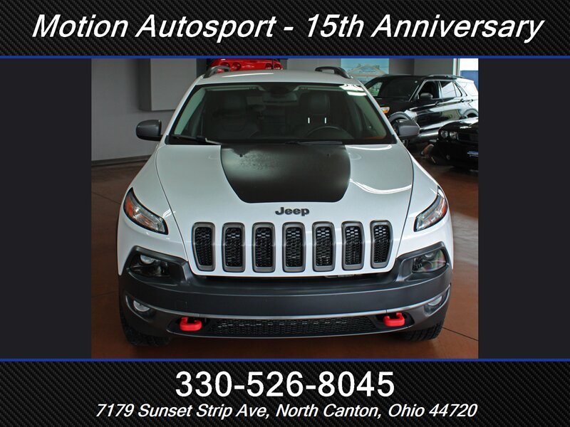 Used 2017 Jeep Cherokee Trailhawk AWD/4WD image 4