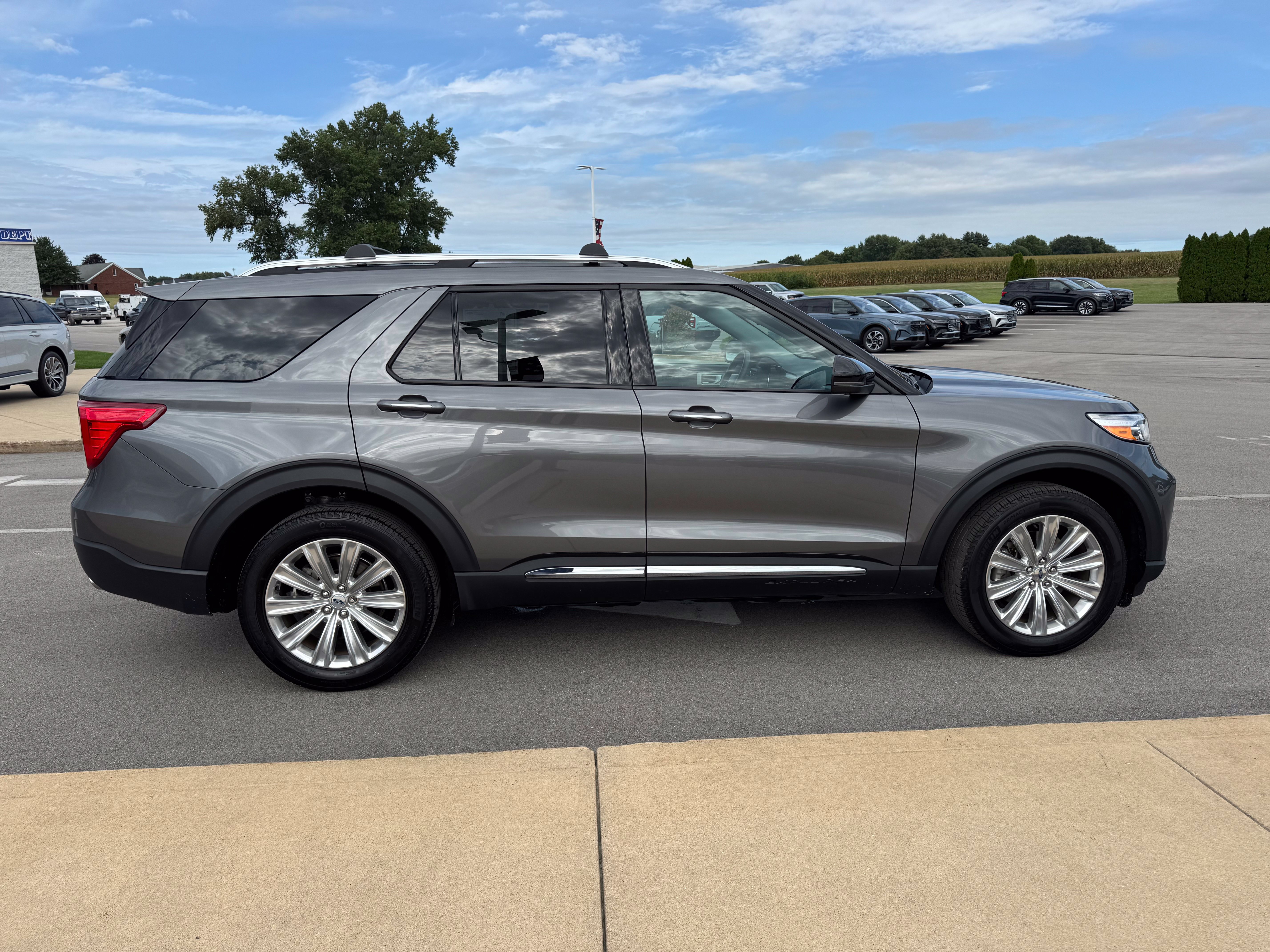 Certified 2023 Ford Explorer Limited w/ Hybrid Equipment Group 310A AWD/4WD image 8