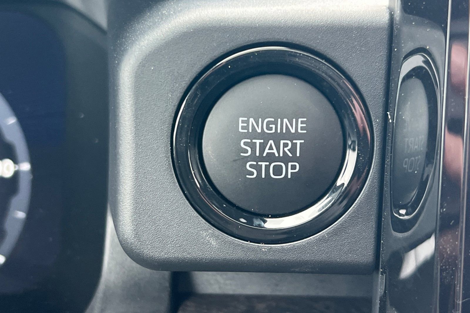 Used 2024 Toyota Tacoma Limited w/ Limited Package (LT) AWD/4WD image 18