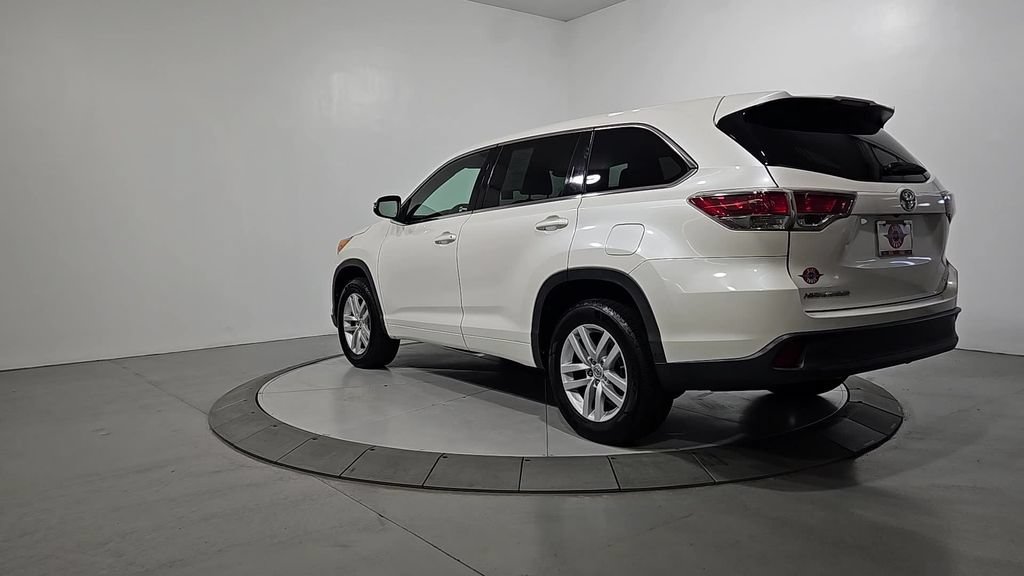 Used 2014 Toyota Highlander LE FWD image 3