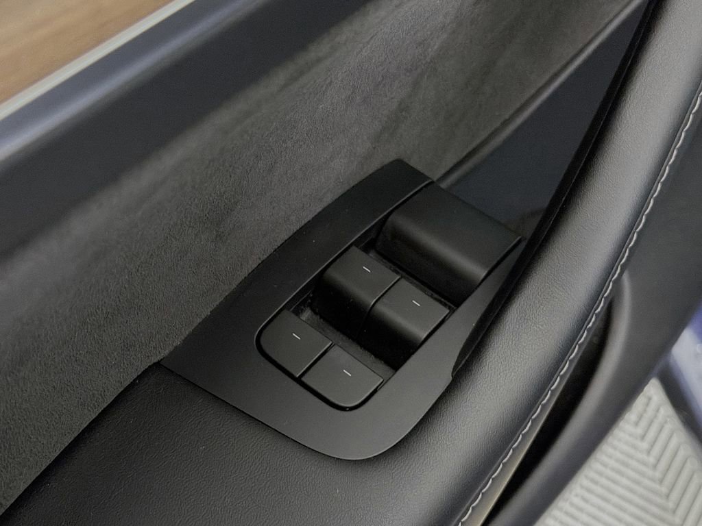 Used 2023 Tesla Model Y Performance image 22