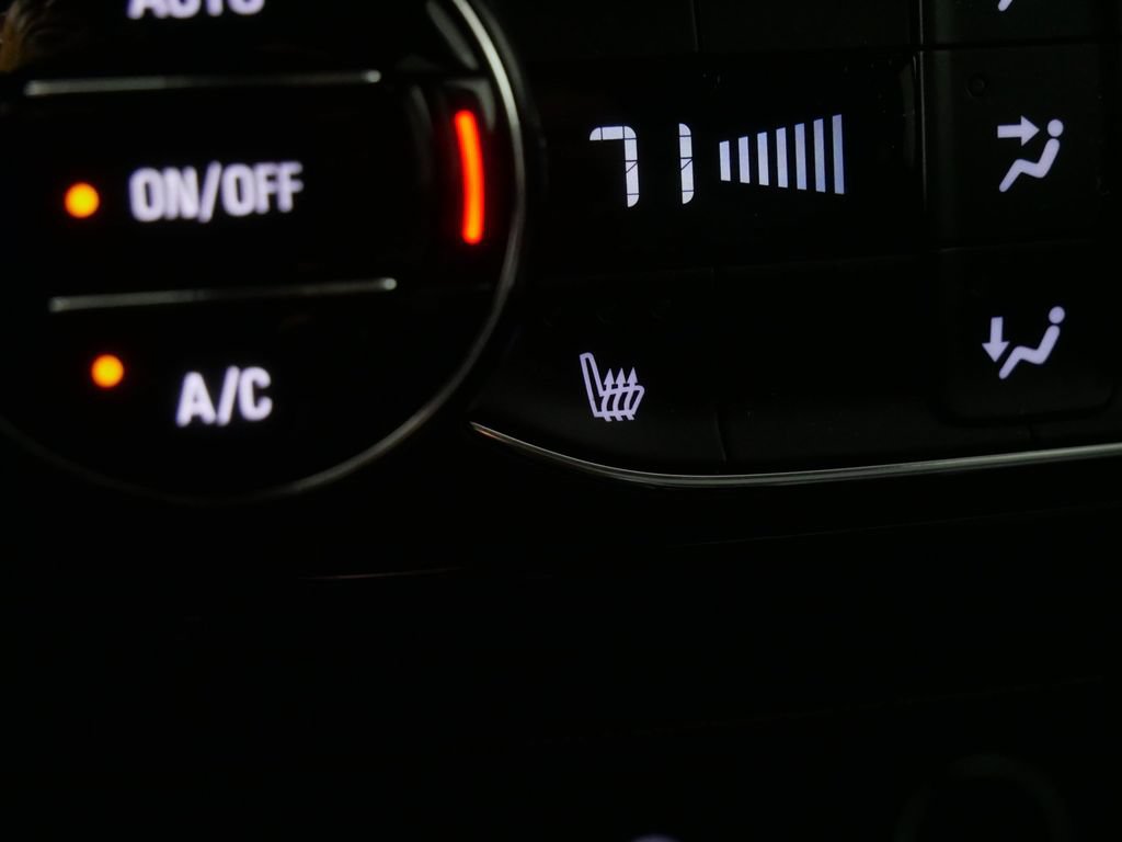 Used 2023 Buick Encore GX Select AWD/4WD image 25