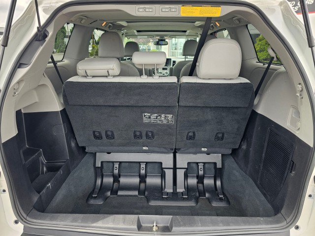 Used 2020 Toyota Sienna Limited FWD image 18