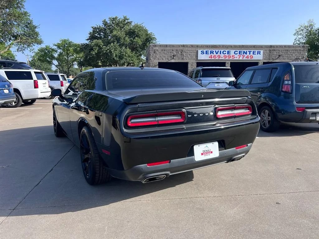 Used 2016 Dodge Challenger R/T Scat Pack RWD image 10