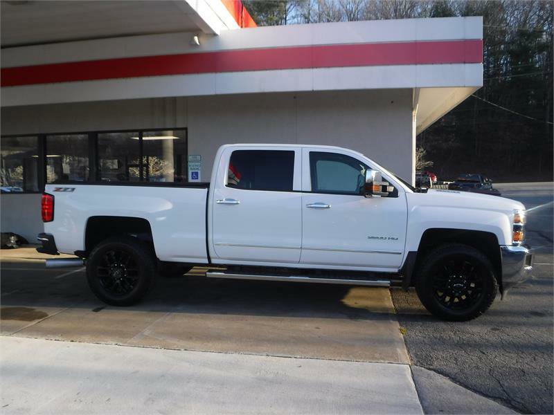 Used 2015 Chevrolet Silverado 2500 LTZ image 2
