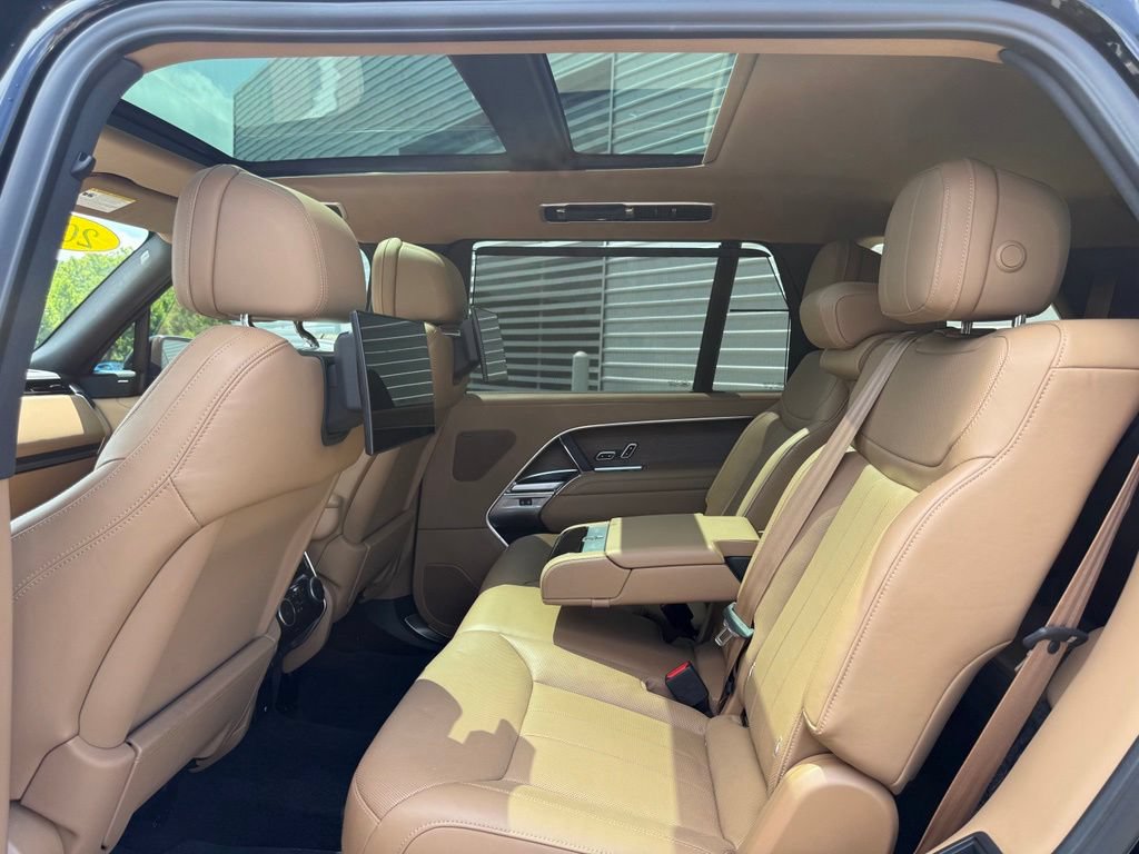 Certified 2025 Land Rover Range Rover Long Wheelbase SE AWD/4WD image 19