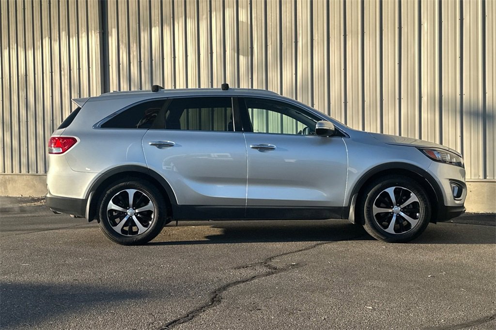 Used 2016 Kia Sorento EX image 4