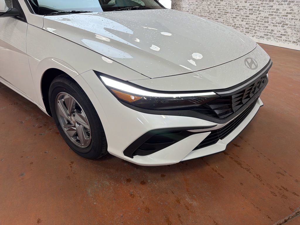 New 2026 Hyundai Elantra SE image 9