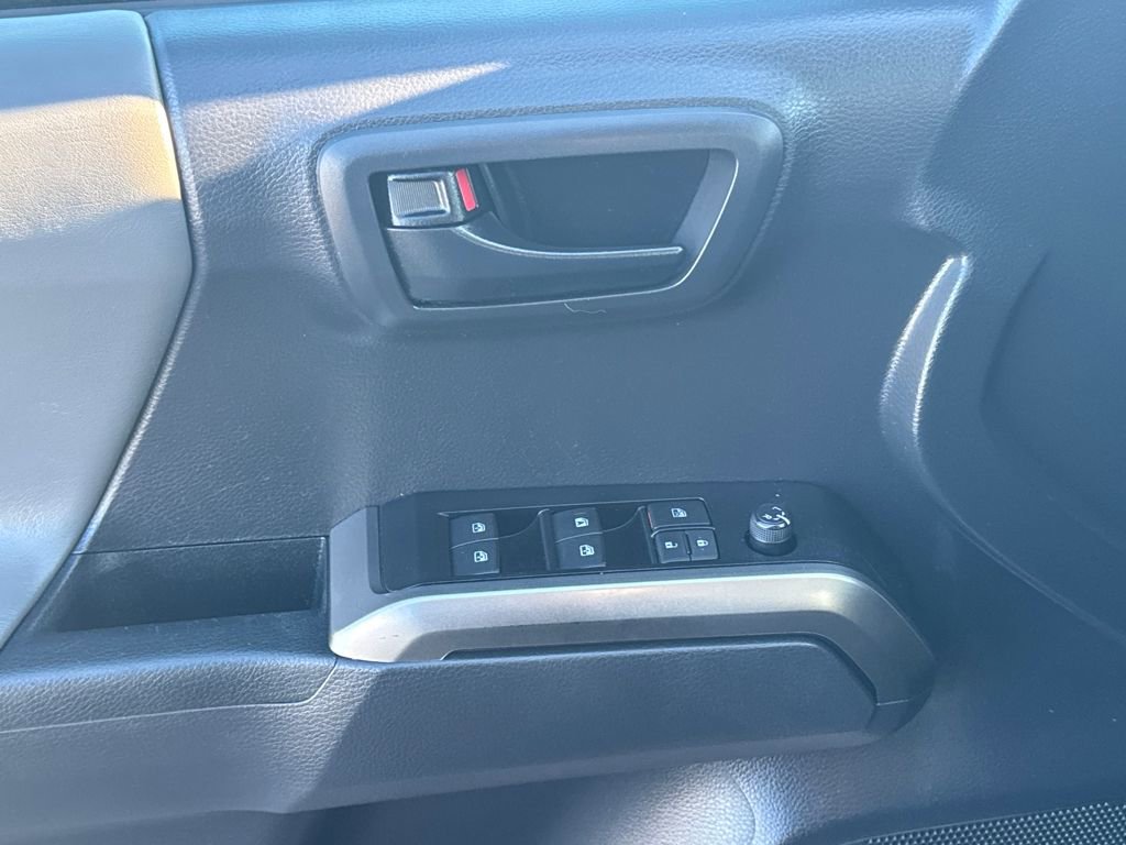 Used 2022 Toyota Tacoma SR5 image 33