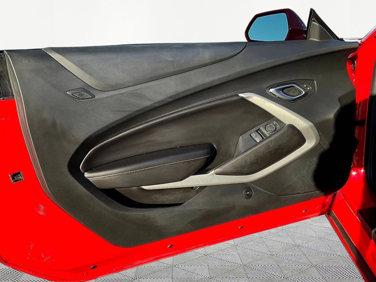 Used 2018 Chevrolet Camaro SS RWD image 20