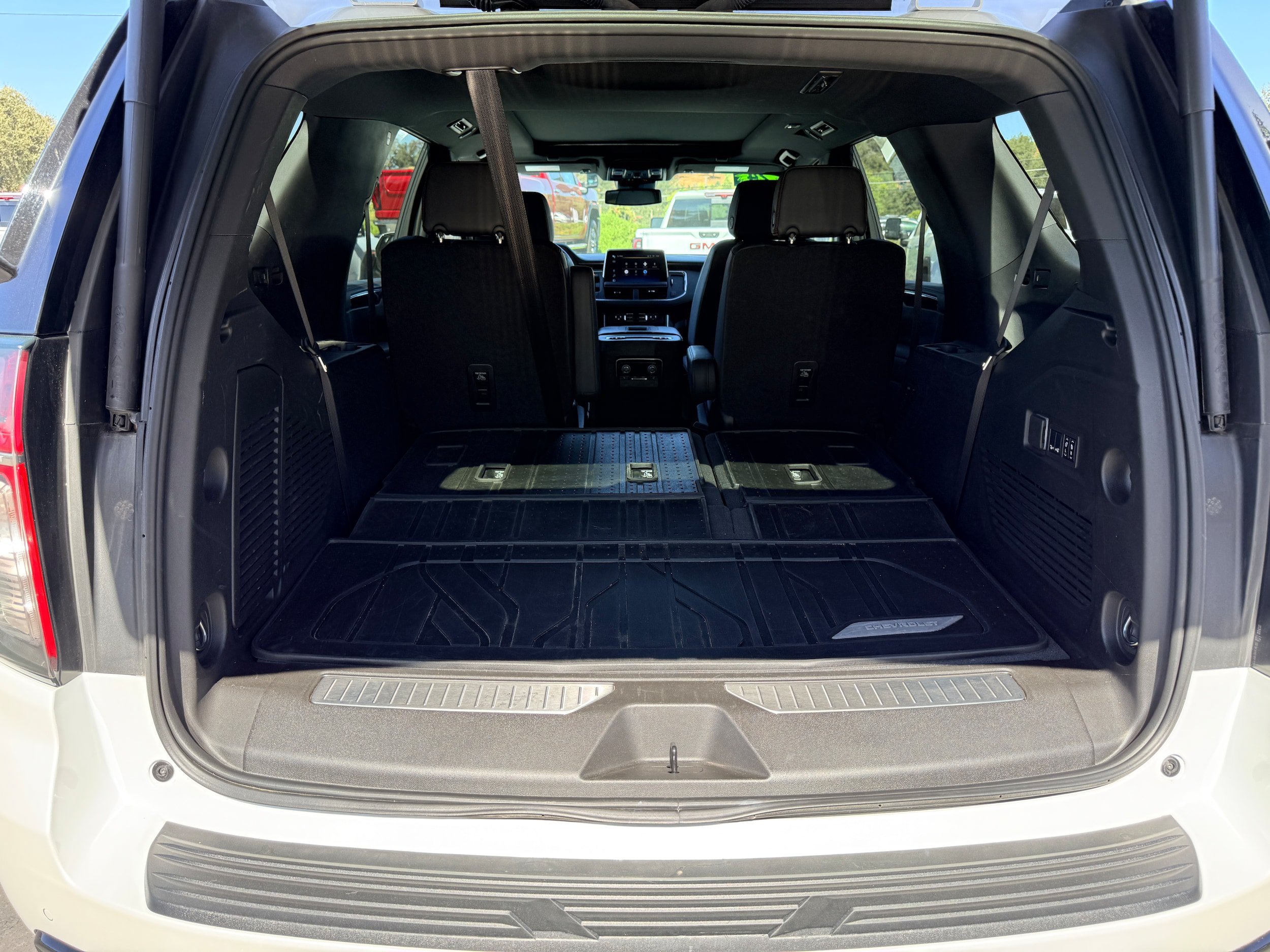 Used 2024 Chevrolet Tahoe RST w/ Luxury Package AWD/4WD image 11