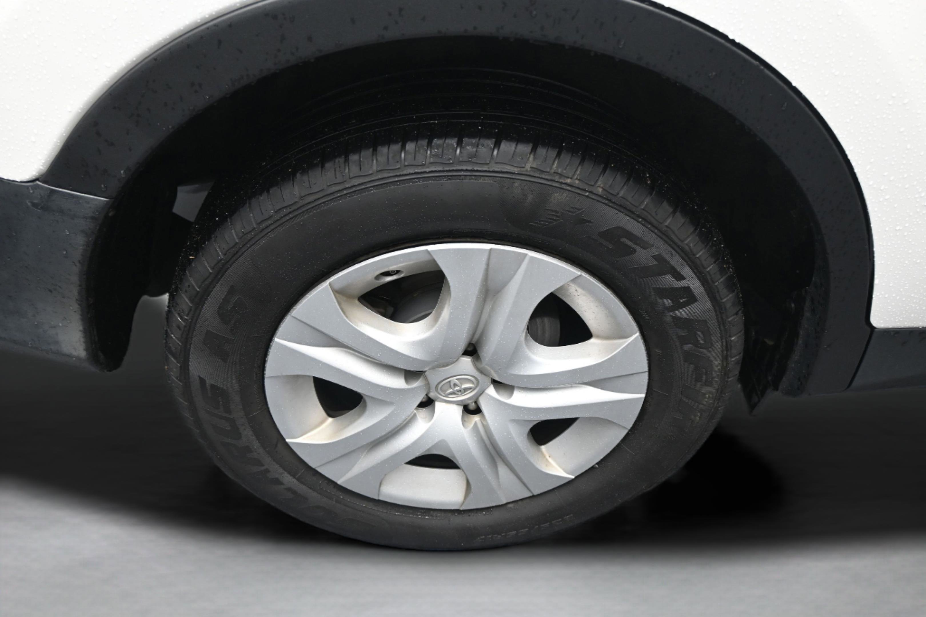 Used 2015 Toyota RAV4 LE AWD/4WD image 43