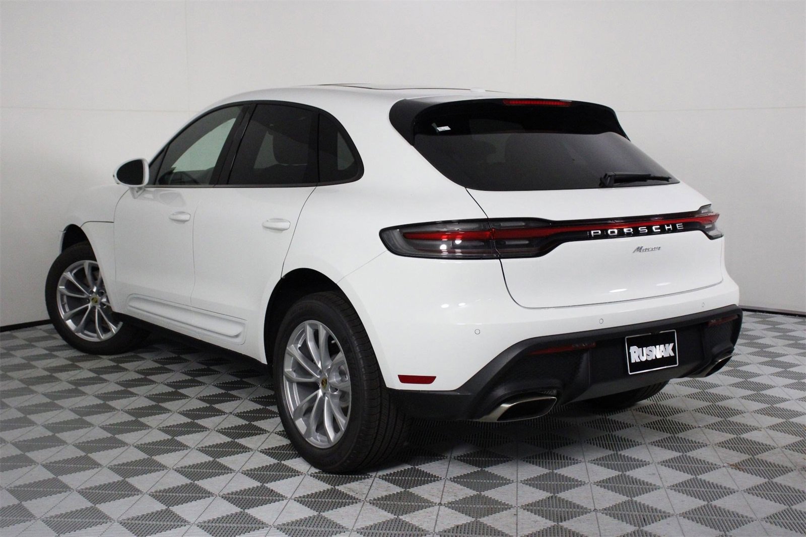 New 2026 Porsche Macan image 3