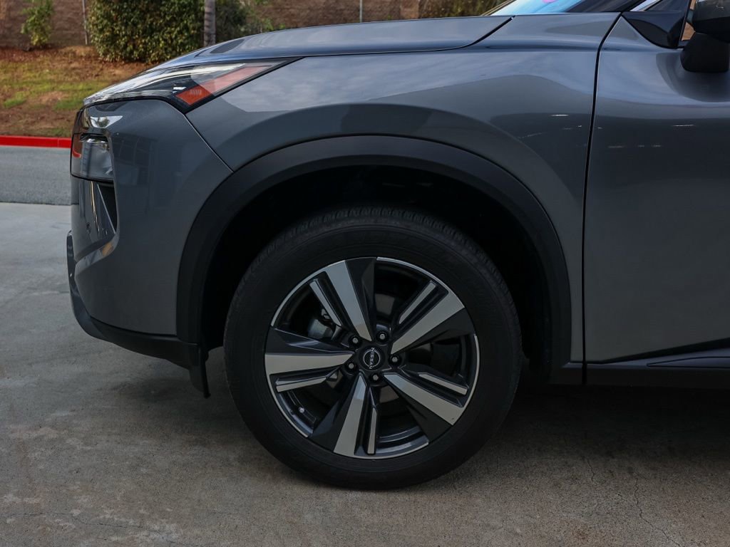 Used 2025 Nissan Rogue SL image 11