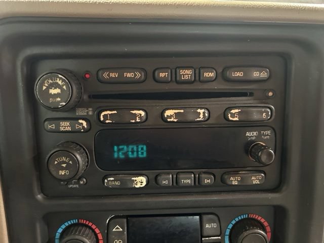 Used 2005 GMC Yukon SLT w/ SLT Preferred Equipment Group AWD/4WD image 4