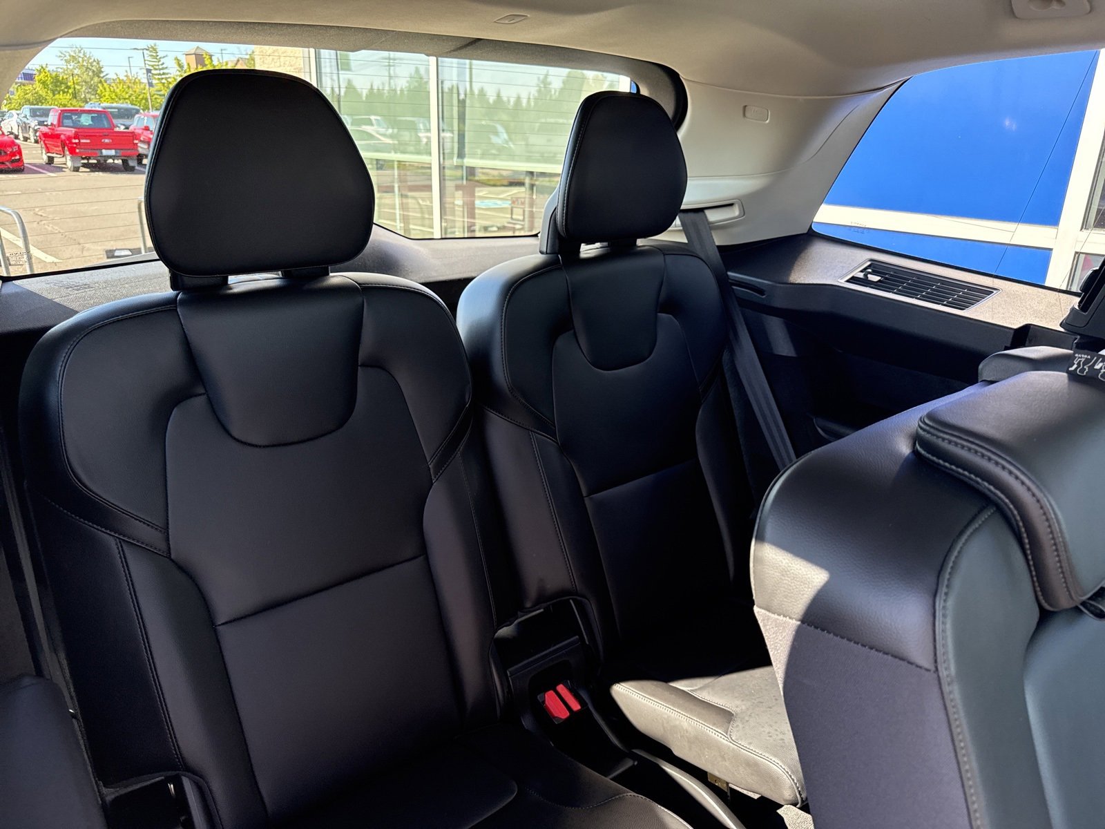 Used 2025 Volvo XC90 B5 Core image 18