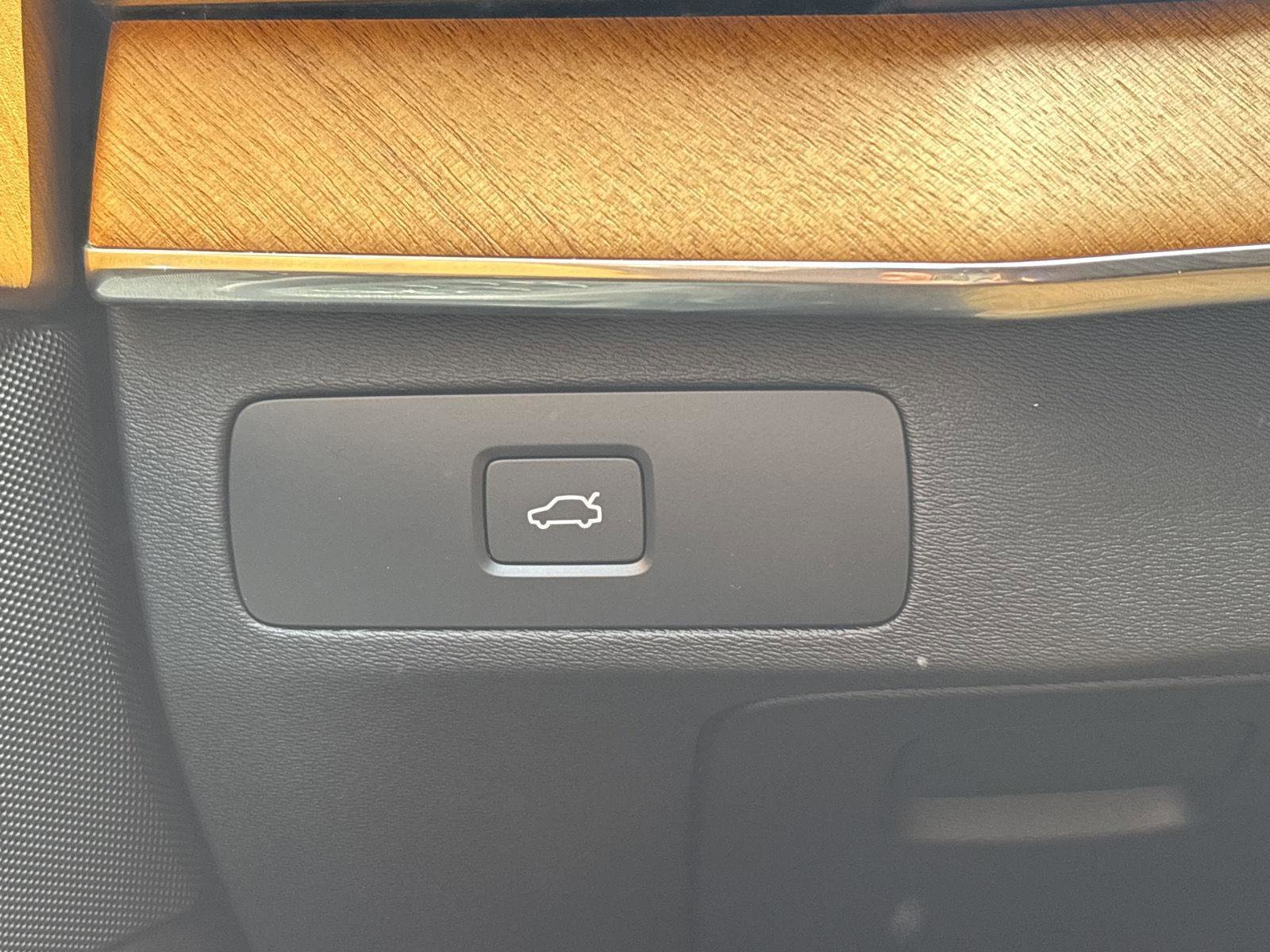 Used 2024 Volvo XC90 B5 Plus AWD/4WD image 23