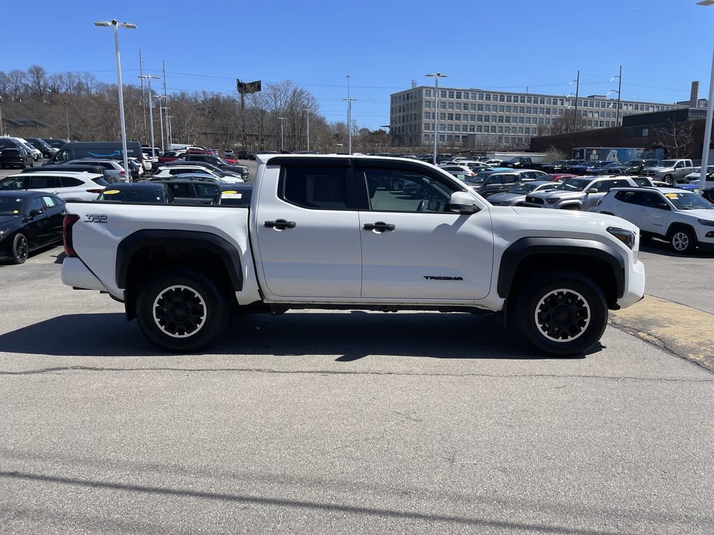 Certified 2024 Toyota Tacoma TRD Off-Road AWD/4WD image 7