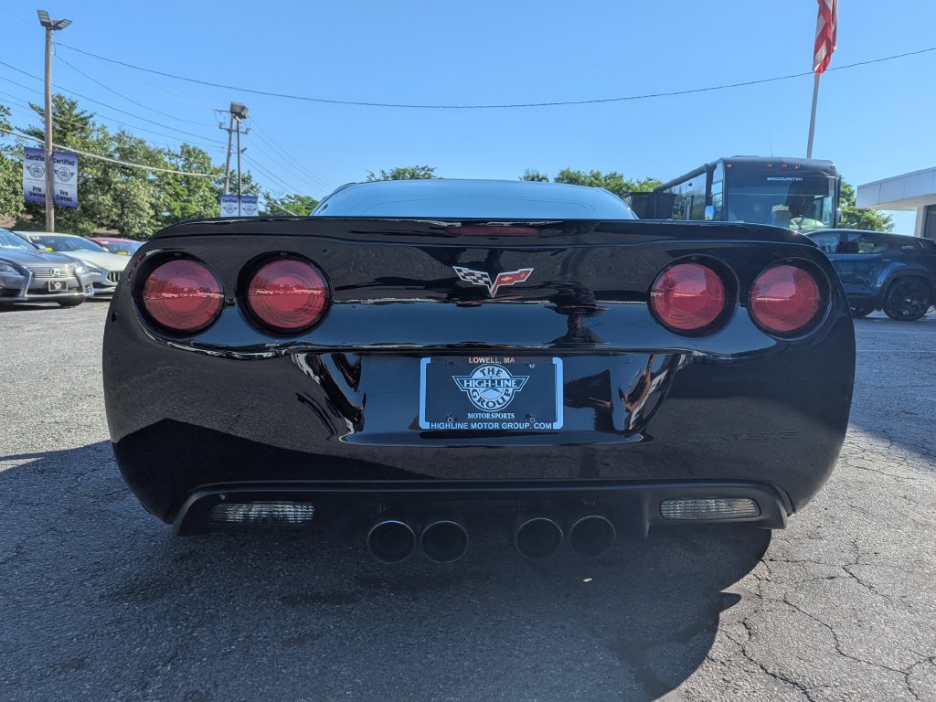 Used 2005 Chevrolet Corvette Coupe w/ Preferred Equipment Group RWD image 9