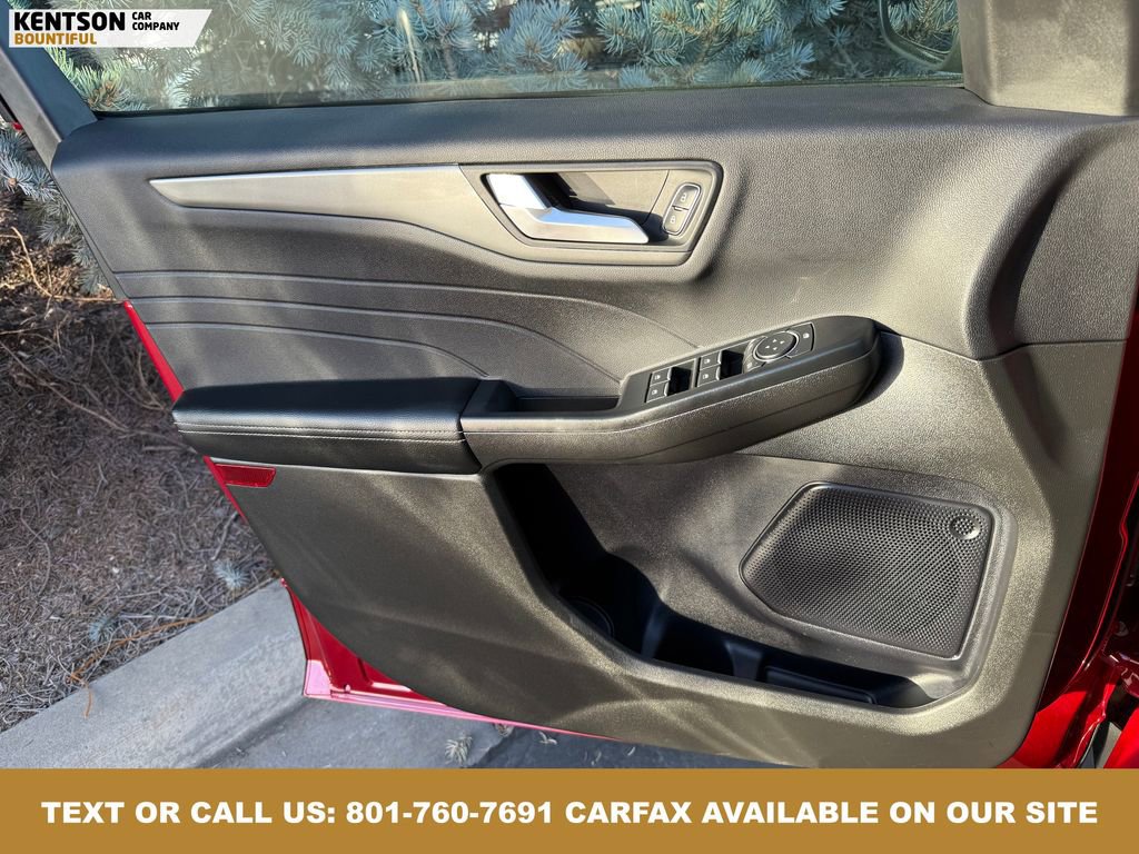 Used 2024 Ford Escape SE image 21