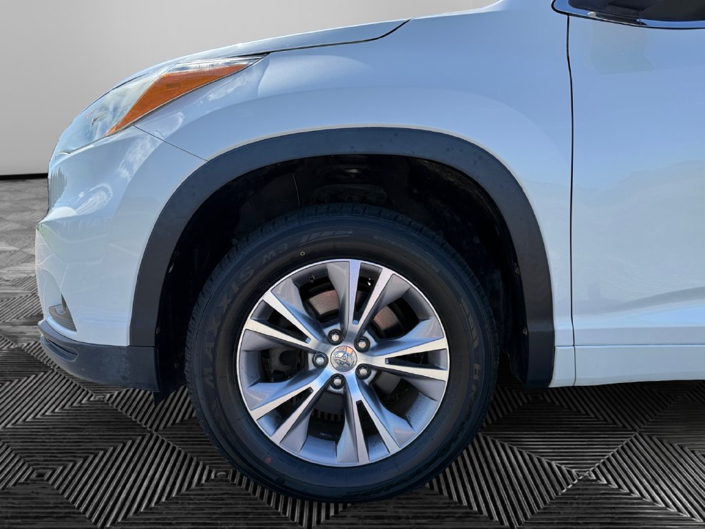 Used 2015 Toyota Highlander Plus FWD image 14