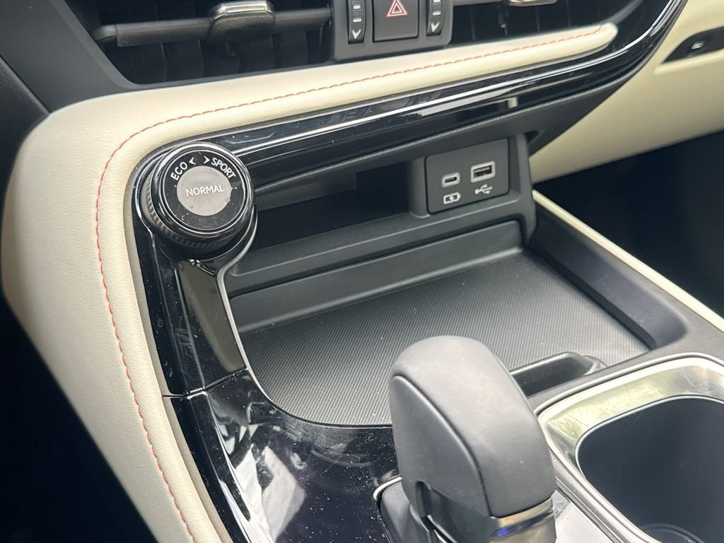 Used 2024 Lexus NX 250 FWD w/ Towing Package (2000 Lbs) image 31