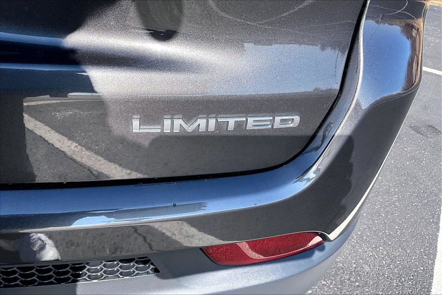 Used 2018 Jeep Compass Limited image 9