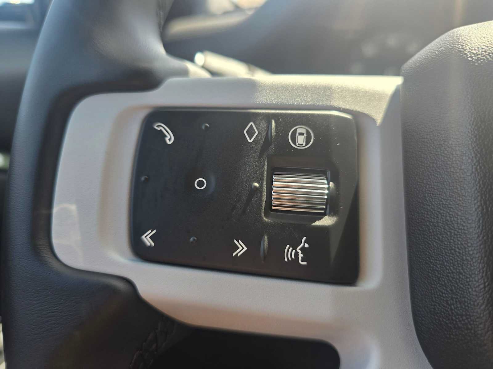New 2026 Land Rover Defender 110 X-Dynamic SE AWD/4WD image 33