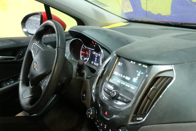 Used 2017 Chevrolet Cruze LT image 10