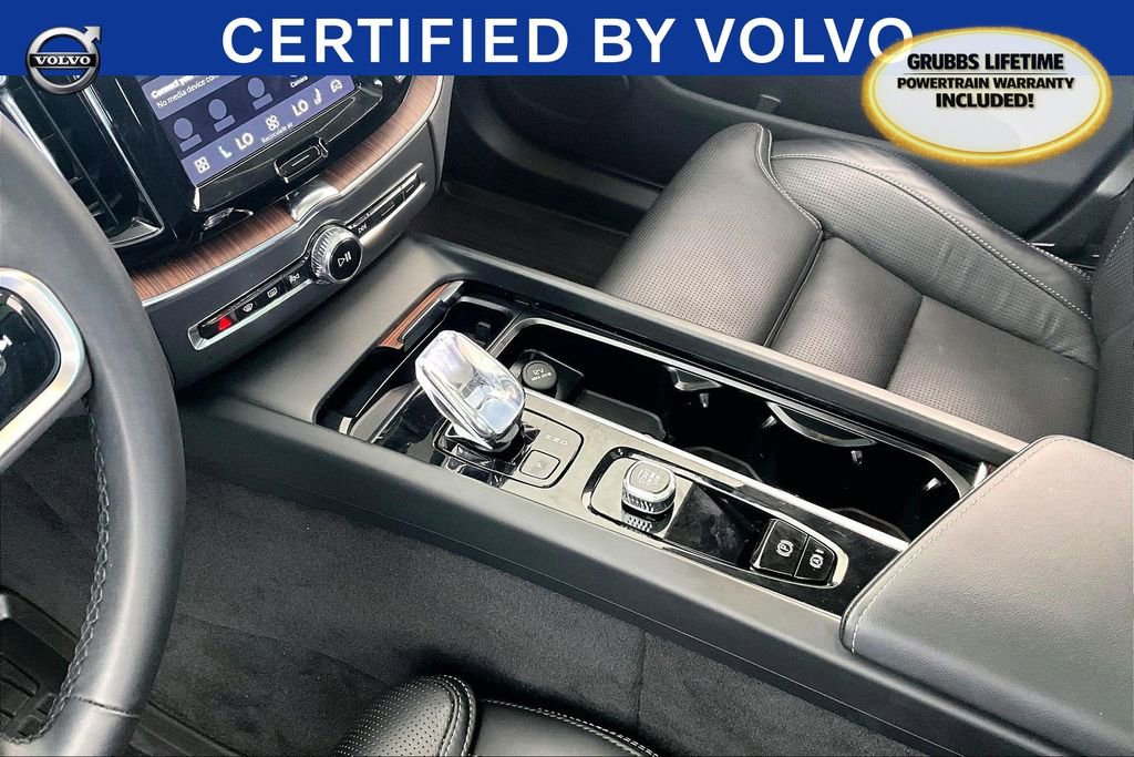 Certified 2023 Volvo XC60 B5 Ultimate w/ Protection Package Premier image 19