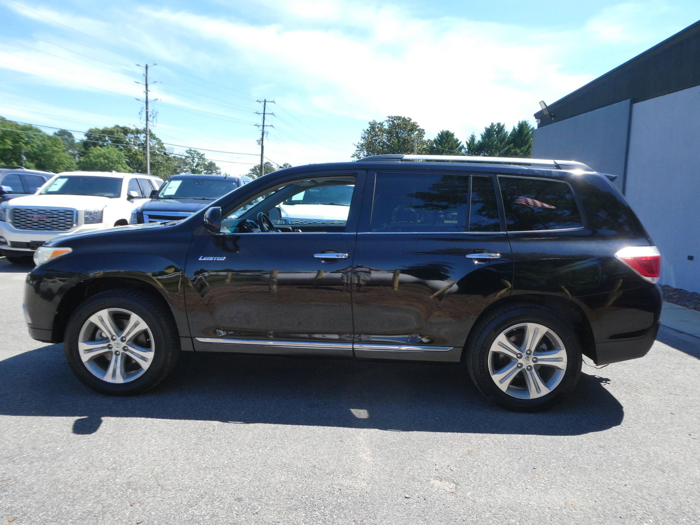 Used 2012 Toyota Highlander Limited w/ Tow Pkg FWD image 8