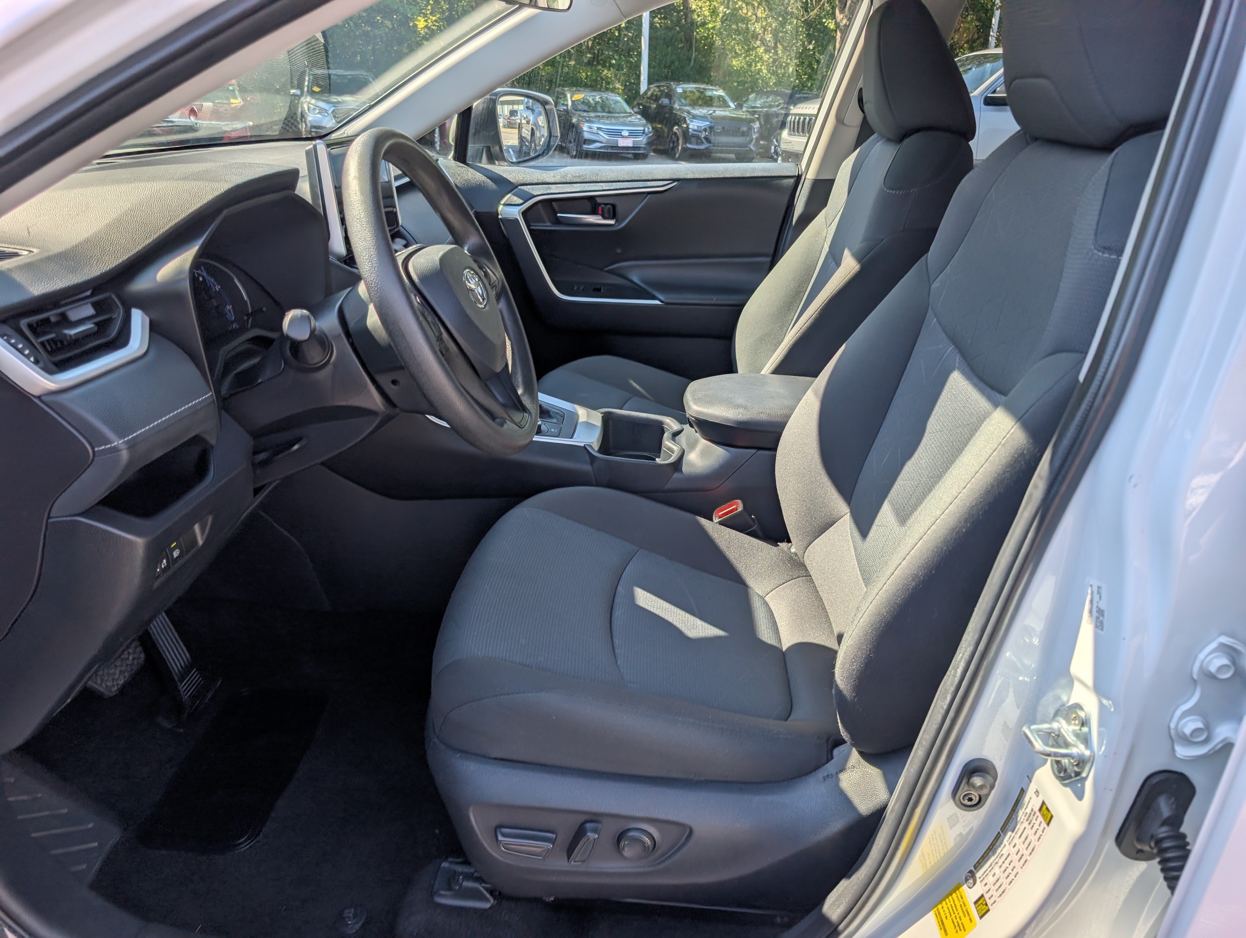 Used 2025 Toyota RAV4 XLE AWD/4WD image 16
