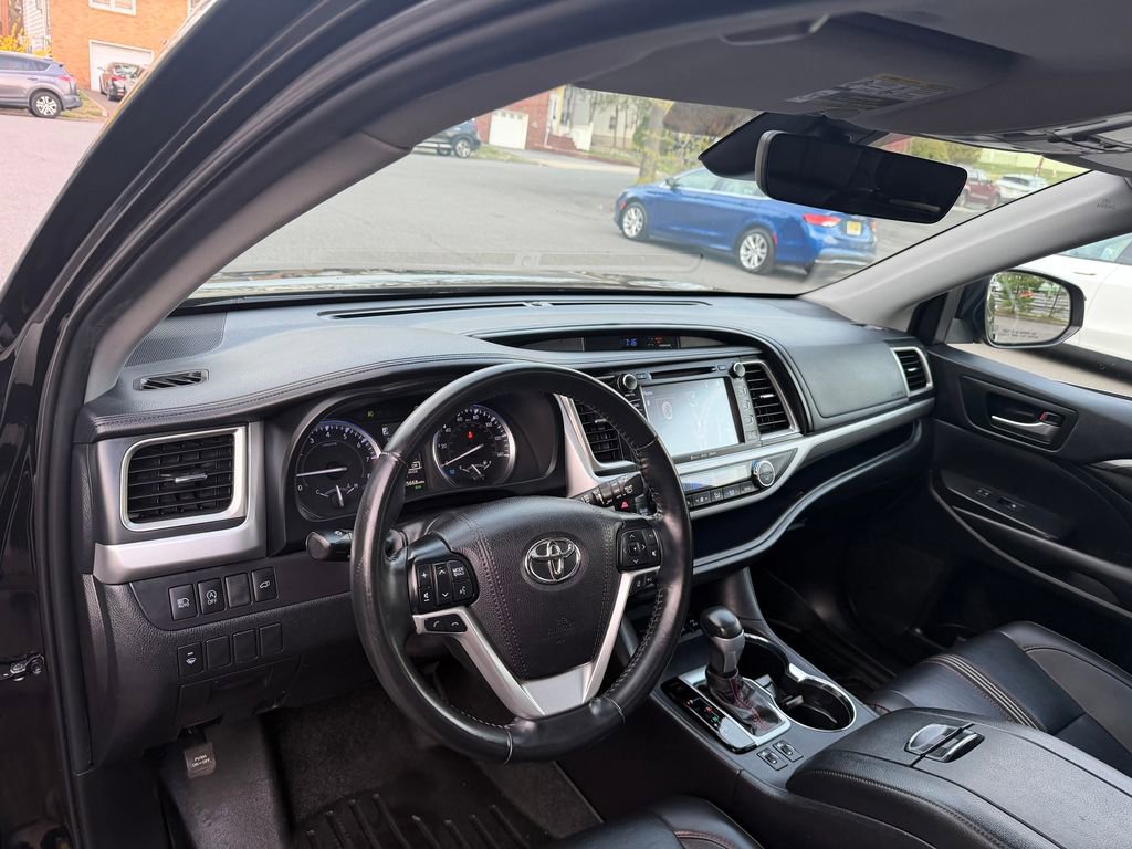 Used 2019 Toyota Highlander SE AWD/4WD image 13