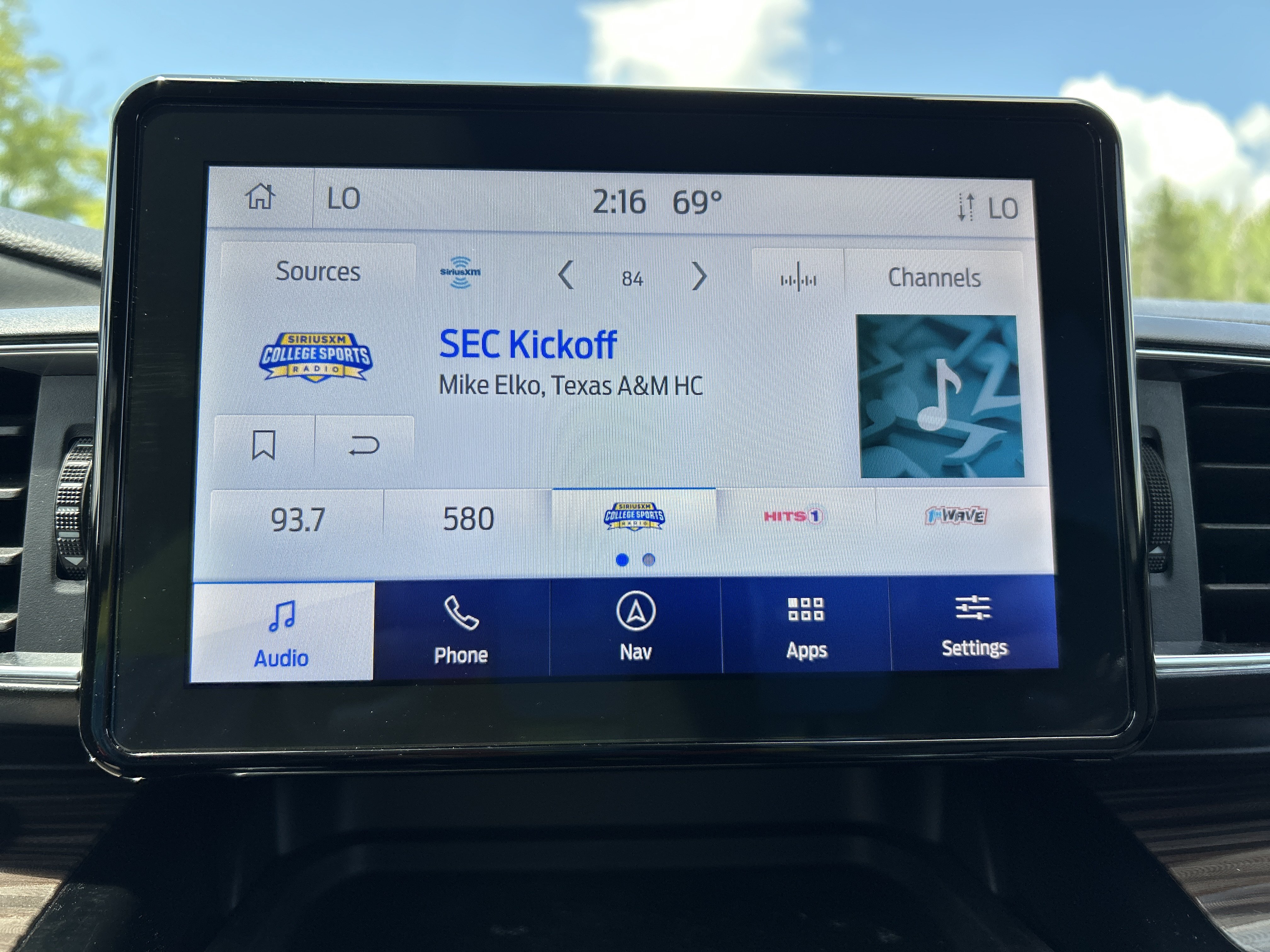 Used 2024 Ford Explorer Limited w/ Equipment Group 301A AWD/4WD image 12