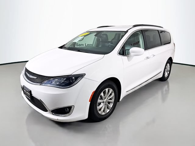Used 2017 Chrysler Pacifica Touring-L FWD image 3