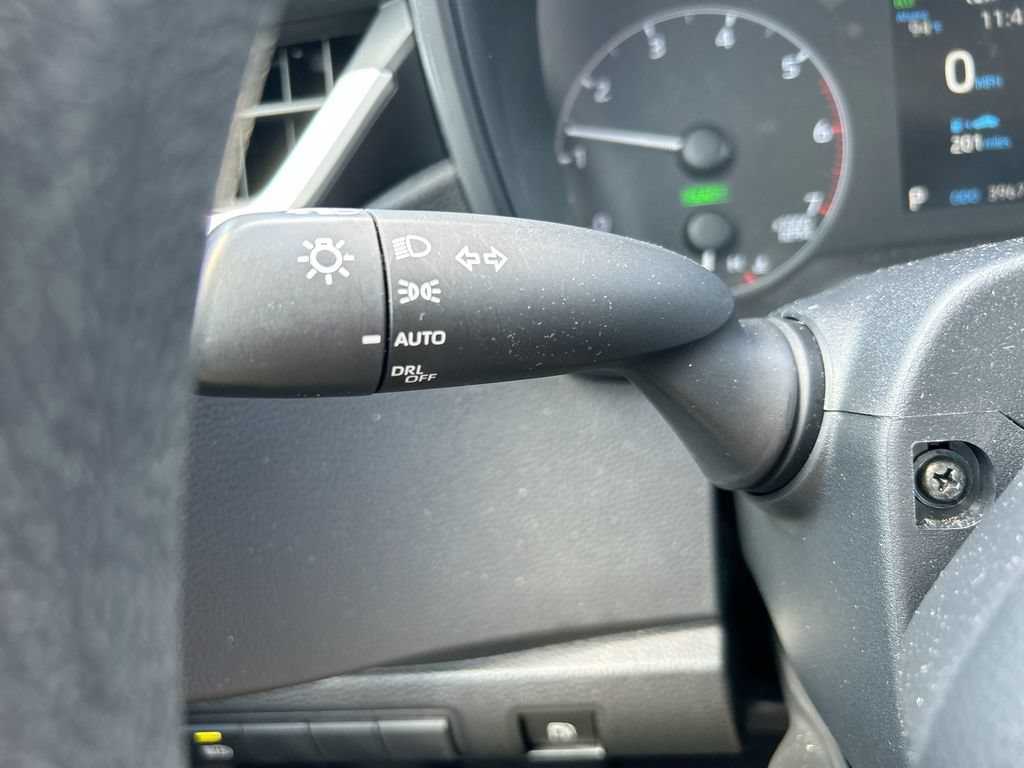 Used 2025 Toyota Corolla LE w/ LE Premium Package FWD image 19