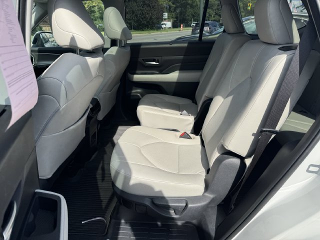 Used 2024 Toyota Grand Highlander AWD image 37