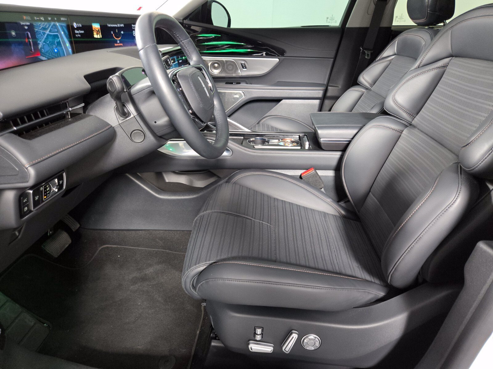 New 2026 Lincoln Nautilus Reserve AWD/4WD image 13