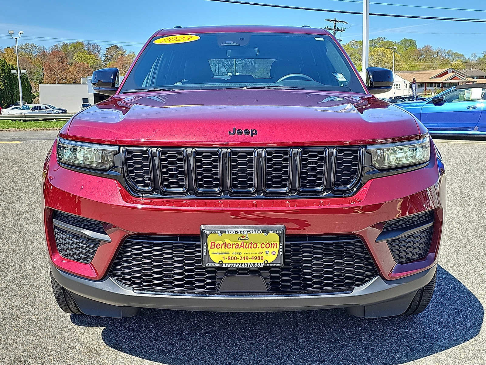 Used 2023 Jeep Grand Cherokee Altitude AWD/4WD image 2