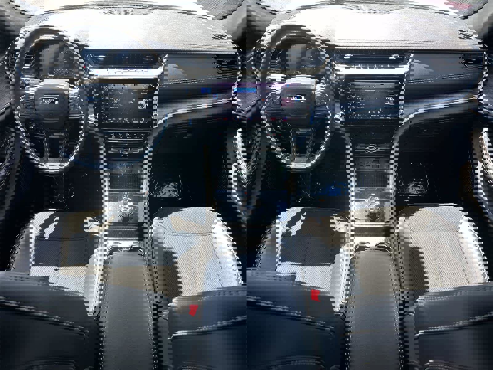 Used 2026 Jeep Grand Cherokee Altitude RWD image 10