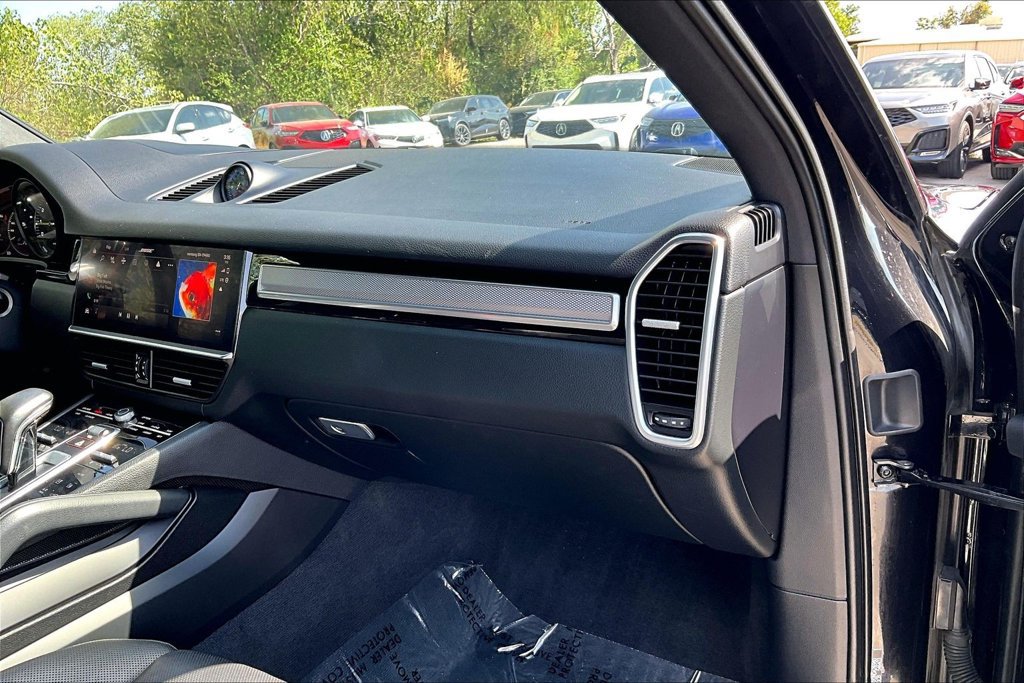 Used 2022 Porsche Cayenne Platinum Edition AWD/4WD image 19