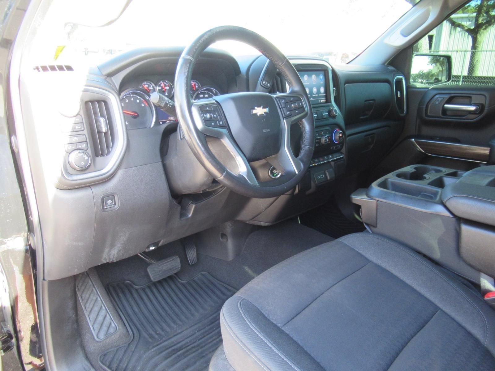 Used 2022 Chevrolet Silverado 1500 LT AWD/4WD image 17