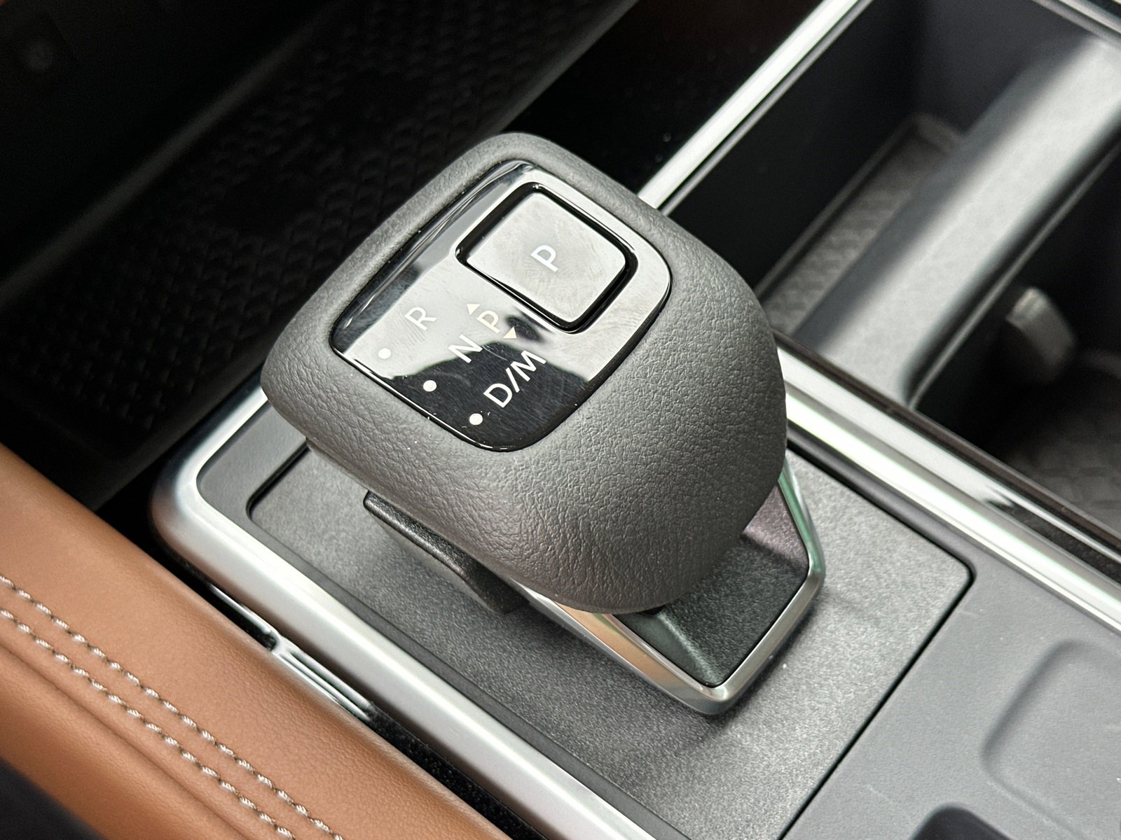 New 2025 Nissan Pathfinder Platinum w/ Lighting Package (N92) image 35