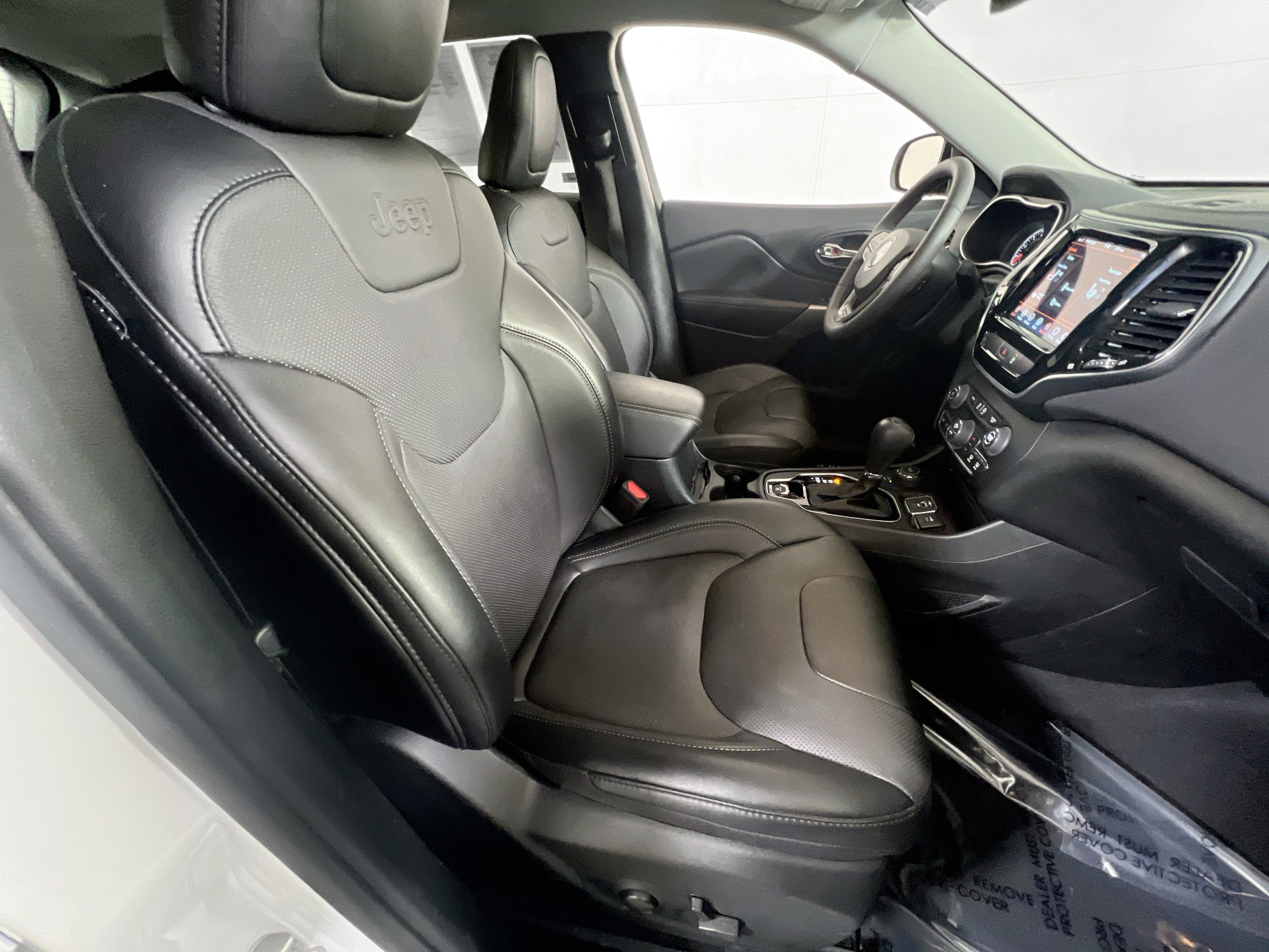 Used 2022 Jeep Cherokee Limited AWD/4WD image 27