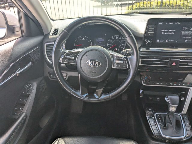 Certified 2021 Kia Seltos EX AWD/4WD image 16