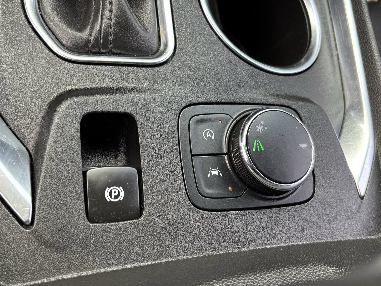 Used 2022 Chevrolet Traverse Premier w/ Redline Edition FWD image 33